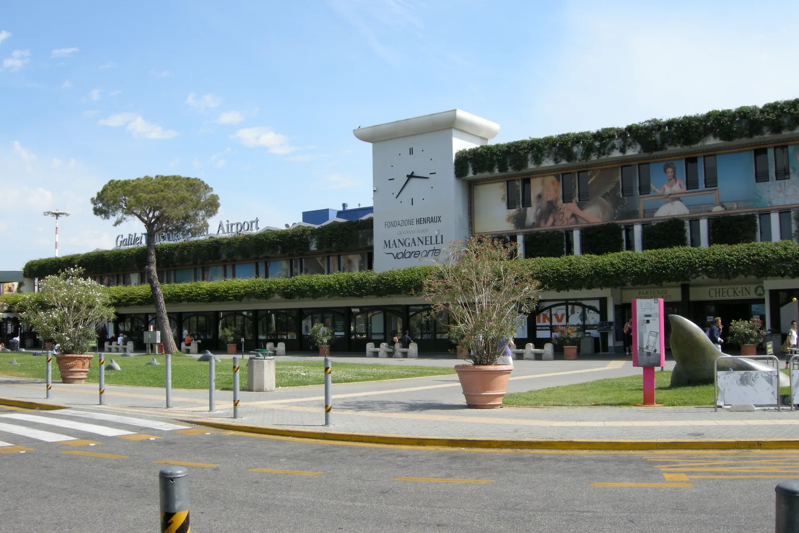 Terminal lotniska Pisa Galileo Galilei we Włoszech